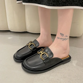 2024 Верижни апартаменти Мулета Обувки Дамски чехли Нови летни джапанки с прашка Мода Ежедневни сандали Рокля Пързалки Mujer Zapatillas