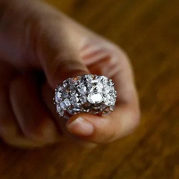 Huitan Луксозни модни годежни пръстени за жени инкрустирани AAA кубичен цирконий стилен обещание любов подаръци парти женски бижута