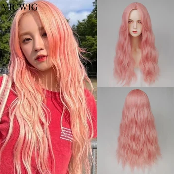 VICWIG Розови дълги вълнообразни къдрави перуки синтетични жени естествени Lolita средна част косплей перука за коса за ежедневно парти