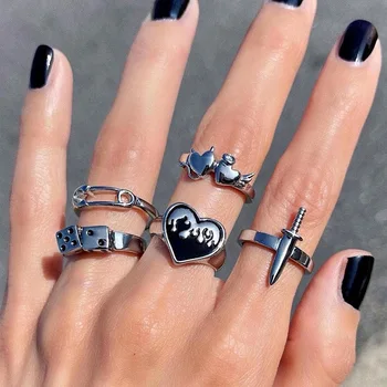 Пет части Черна любов зарове пръстен комплект тенденция дизайн смисъл пънк пръстен комплект личност ретро бижута женски двойка пръстени