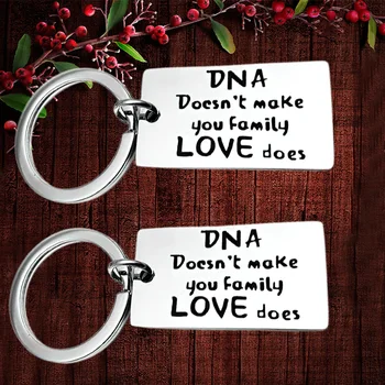 Чар Стъпка Татко Мама Подарък за родител Ключодържател Висулка ДНК не ви прави семейство Любовта Ключодържатели Ключодържатели Стъпка баща подарък
